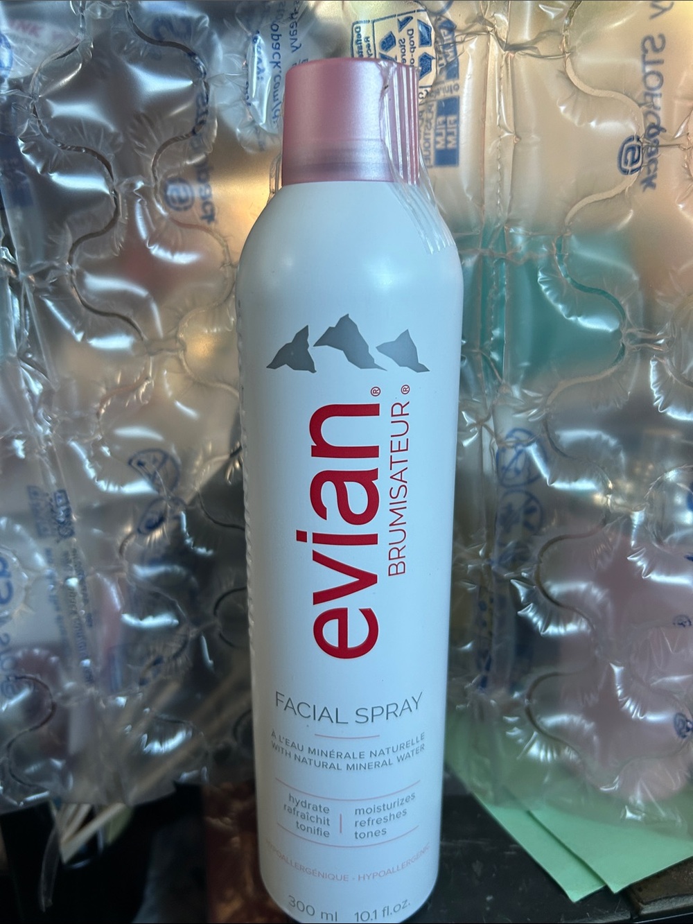 Levian Facial Spray Mist — White and Pink
